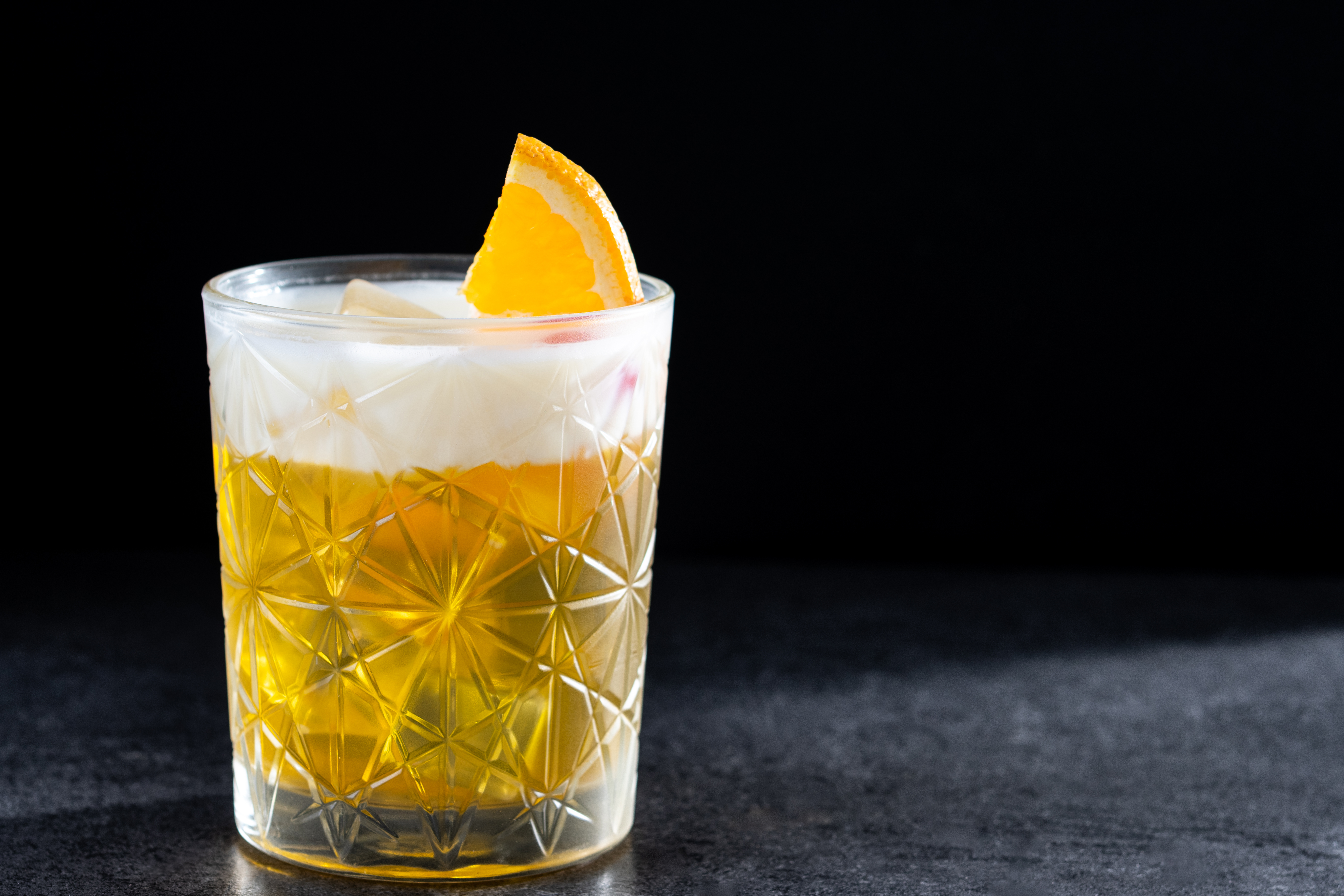 Whisky Sour – najlepszy przepis krok po kroku (z białkiem i bez)